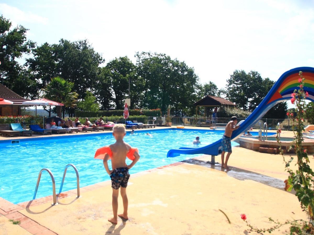 Penzion Camping Fontaine Du Roc Devillac Exteriér fotografie